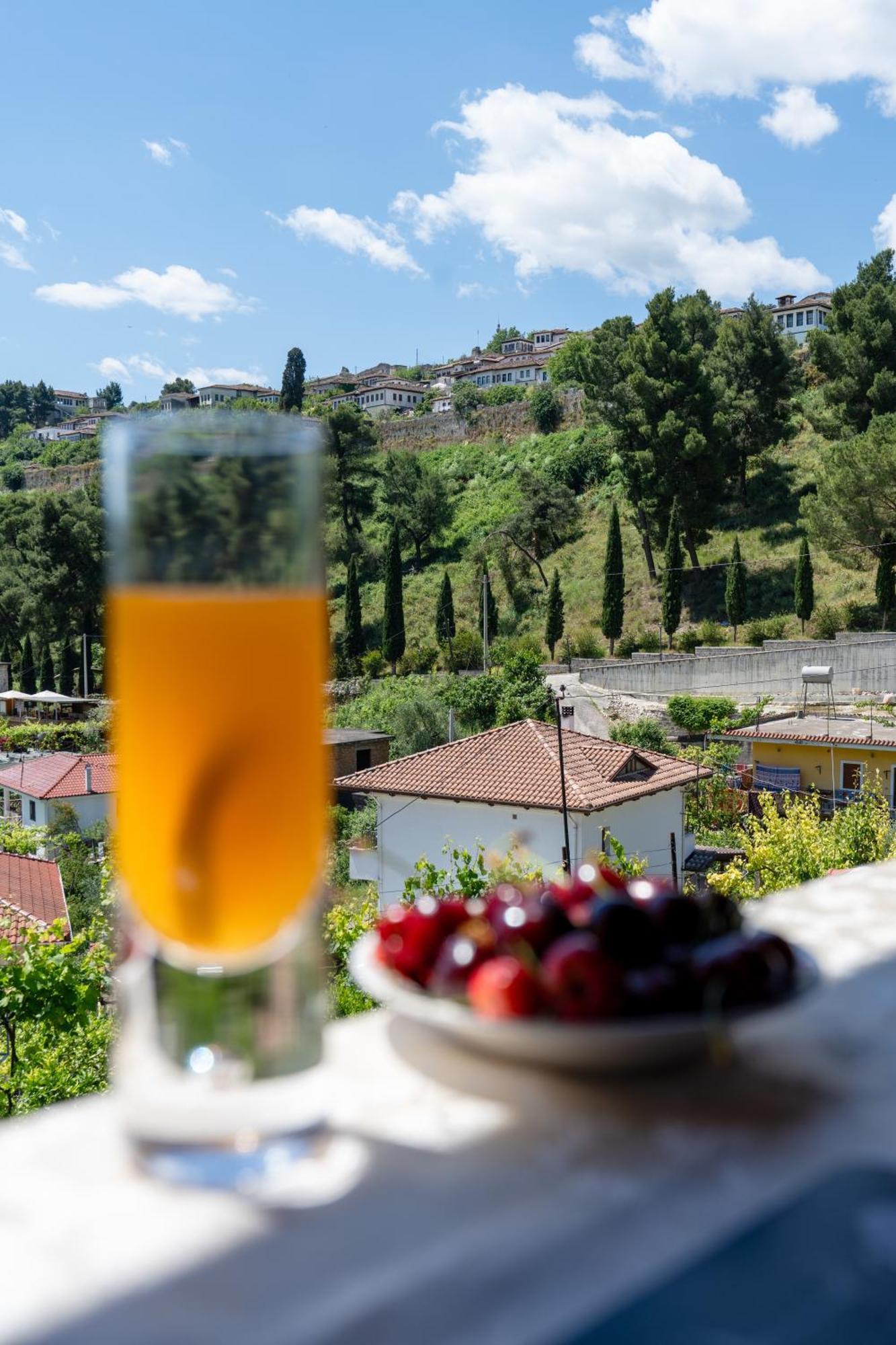 Guesthouse Emiljano Berat Extérieur photo