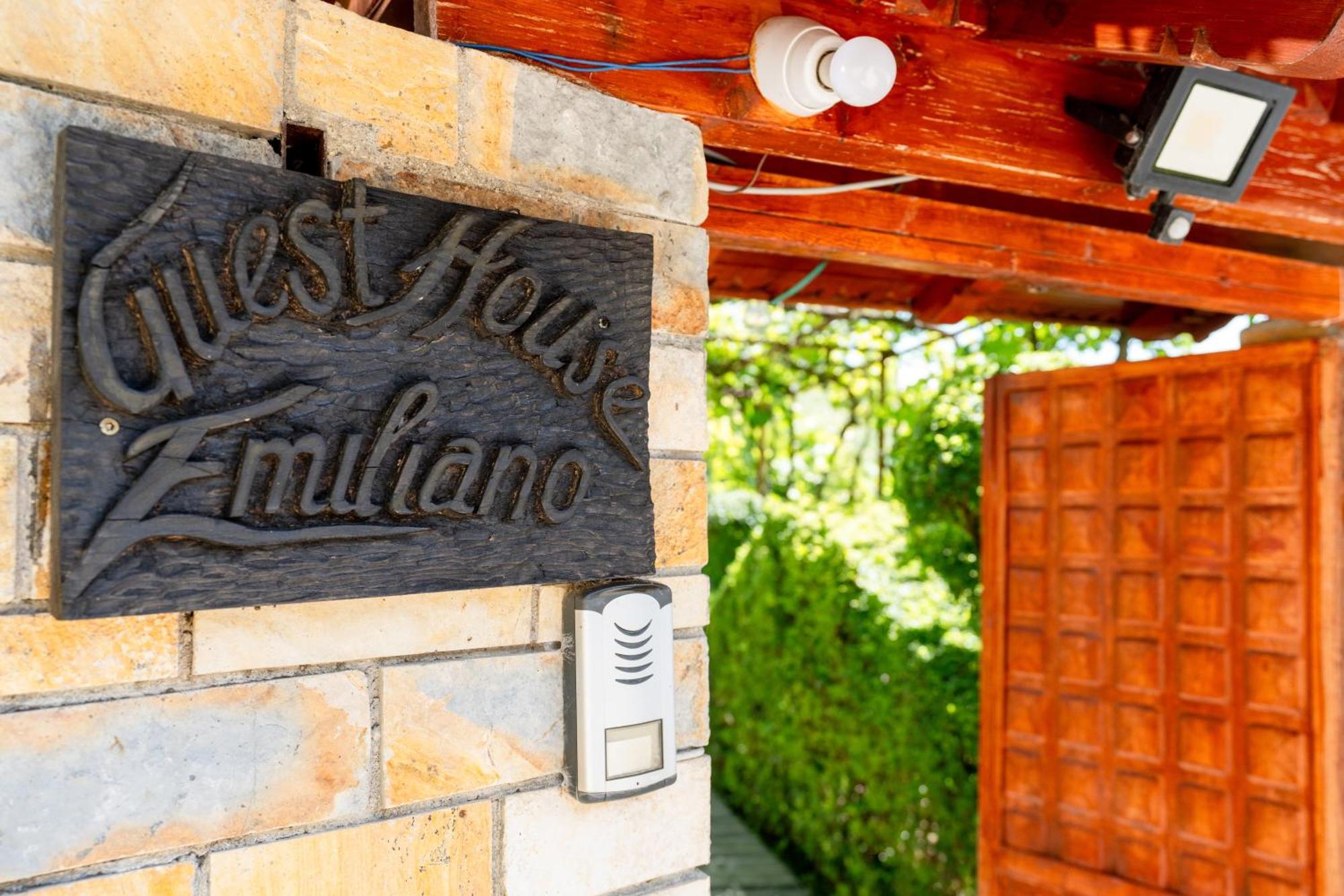 Guesthouse Emiljano Berat Extérieur photo