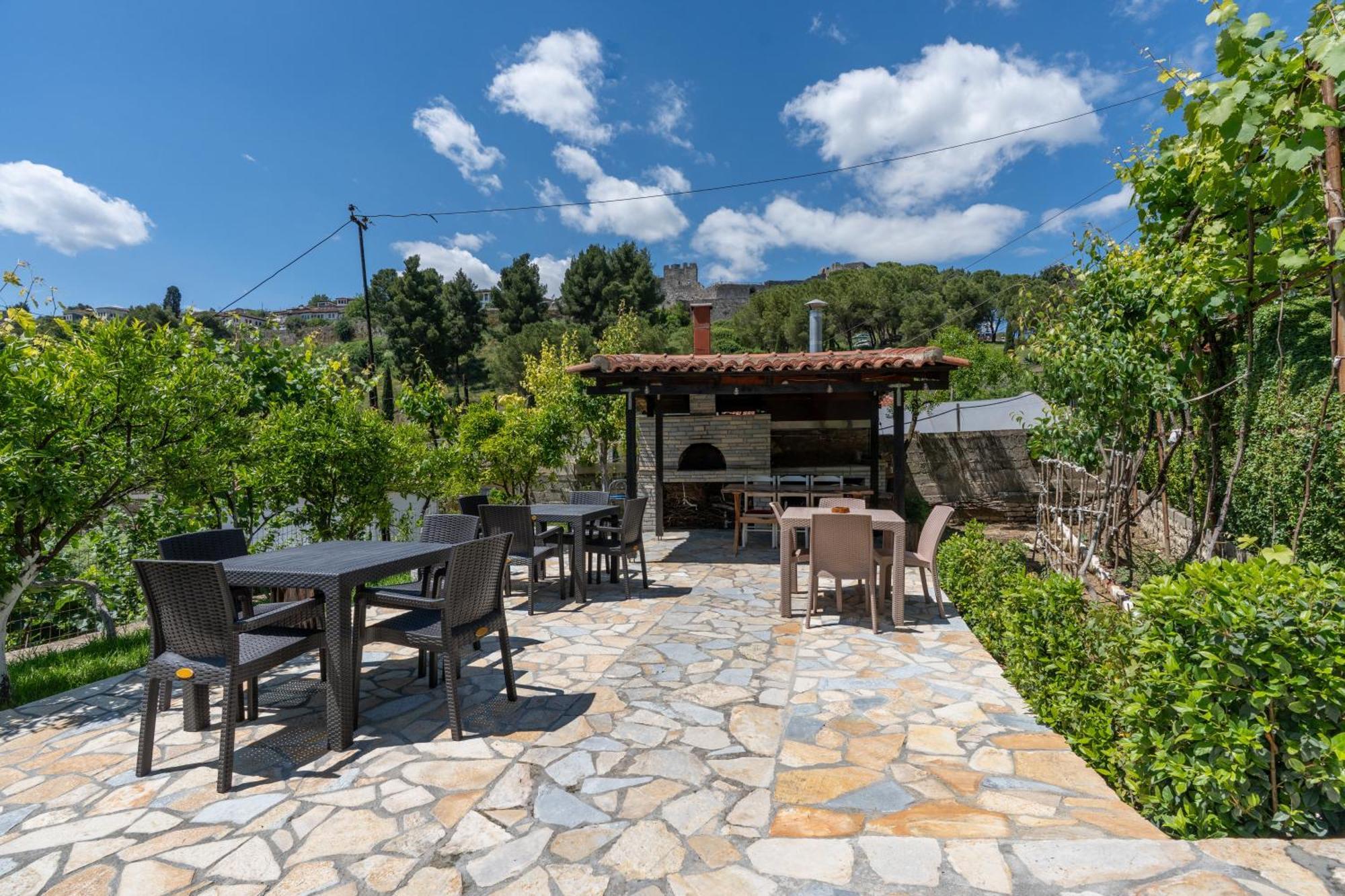 Guesthouse Emiljano Berat Extérieur photo