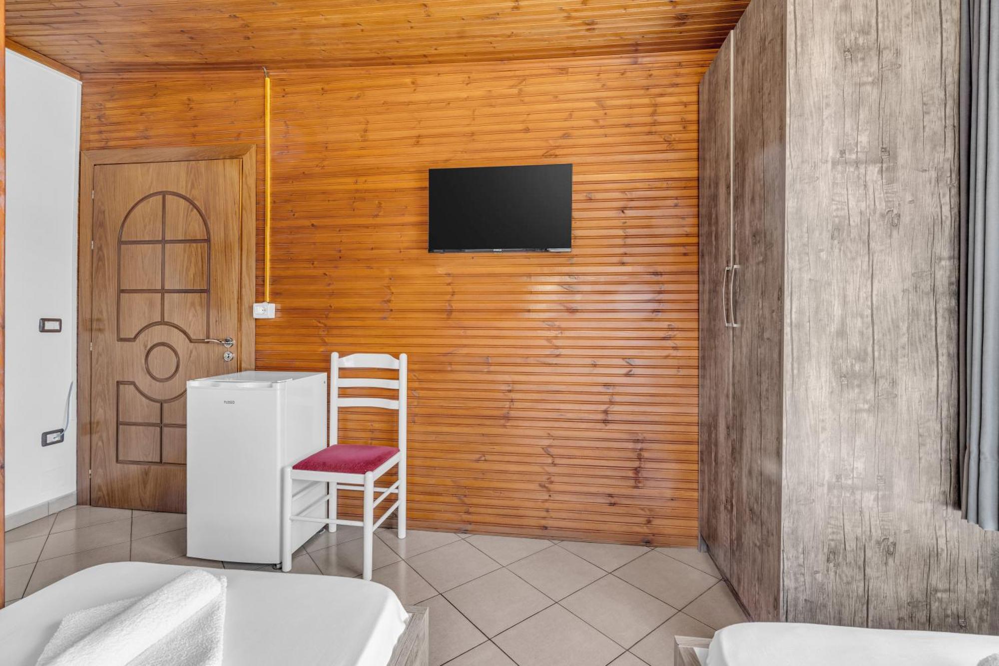 Guesthouse Emiljano Berat Extérieur photo